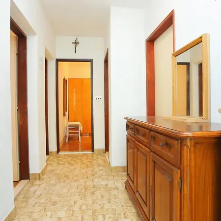 Apartment By The Sea Okrug Gornji, Ciovo - 1069 *